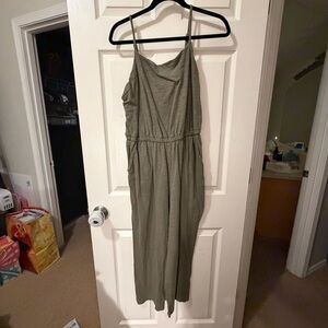 Old Navy Olive Green Sleeveless Jumpsuit Size M Great Condition
